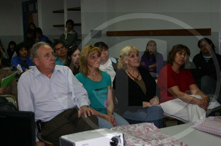 Profesor Horacio Pedro Fernandez y directivos del CEM 1